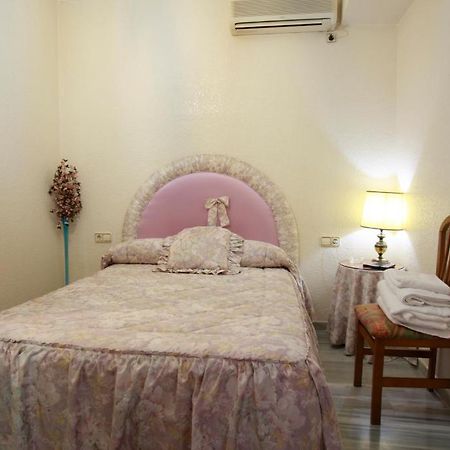 Hostal Jimenez Azuaga Rum bild